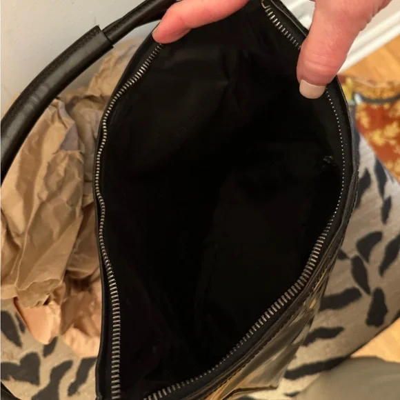 Gucci Black Patent Leather Shoulder Bag - Picture 8 of 10